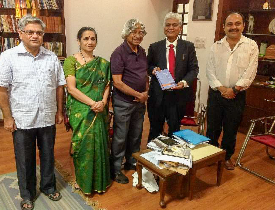 venkatchangavalli-with-abdulkalam-booklaunch